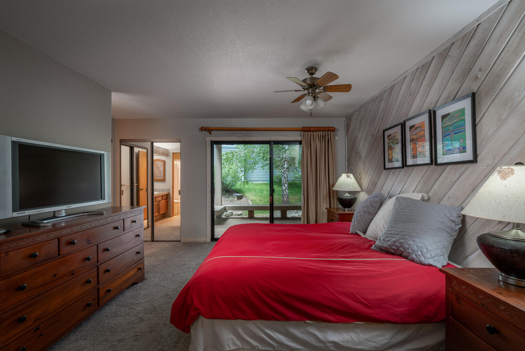 2698 Ridge Lane, Unit 2698 Sun Valley, ID 83353 - Photo 7 of 17 Primary Bedroom