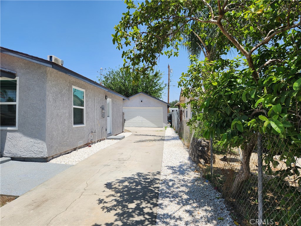 841 East H Street Colton, CA 92324 - Photo 15 of 23 a view of a back yard of the house