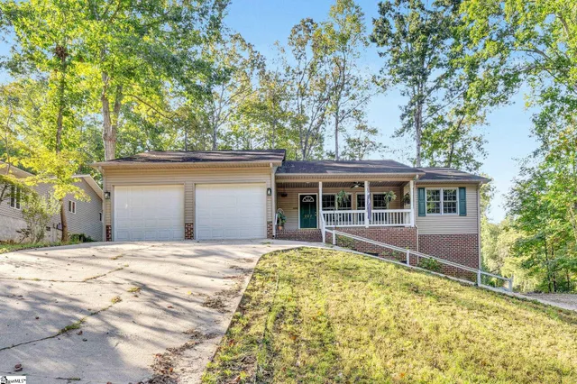 $457,000 | 207 North Hogan Drive, Westminster, SC 29693