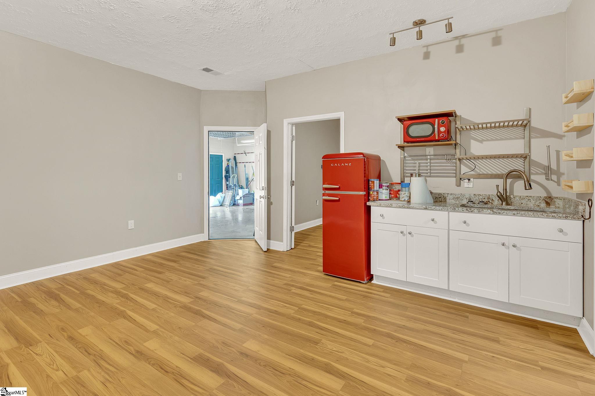 207 North Hogan Drive Westminster, SC 29693 - Photo 14 of 29