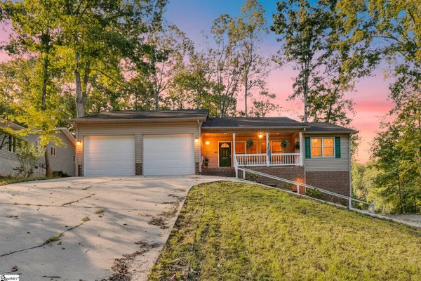 $457,000 | 207 North Hogan Drive, Westminster, SC 29693