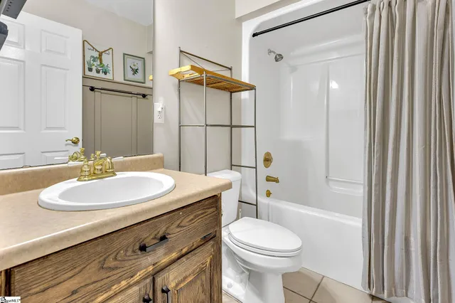 $457,000 | 207 North Hogan Drive, Westminster, SC 29693