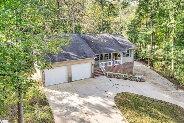 $457,000 | 207 North Hogan Drive, Westminster, SC 29693