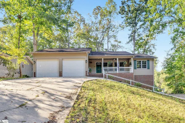 $457,000 | 207 North Hogan Drive, Westminster, SC 29693