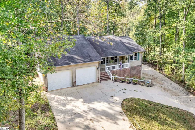 $457,000 | 207 North Hogan Drive, Westminster, SC 29693