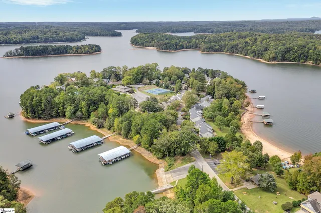 $457,000 | 207 North Hogan Drive, Westminster, SC 29693