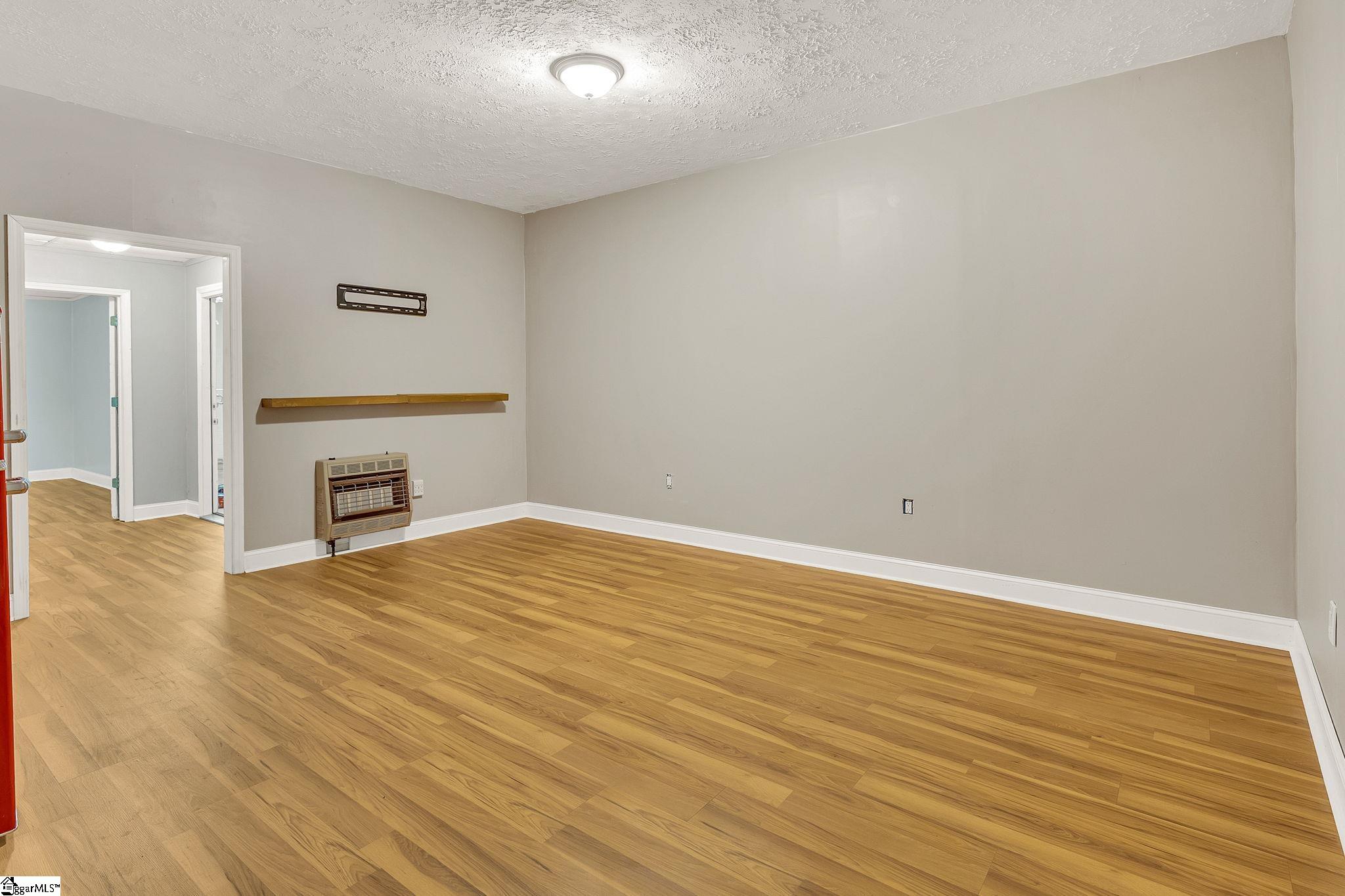 207 North Hogan Drive Westminster, SC 29693 - Photo 5 of 29