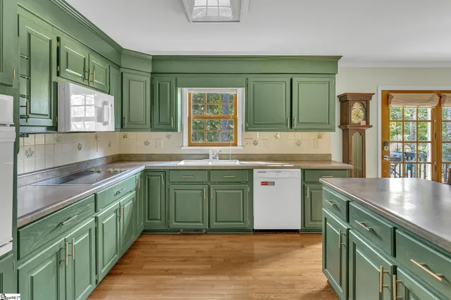 $457,000 | 207 North Hogan Drive, Westminster, SC 29693