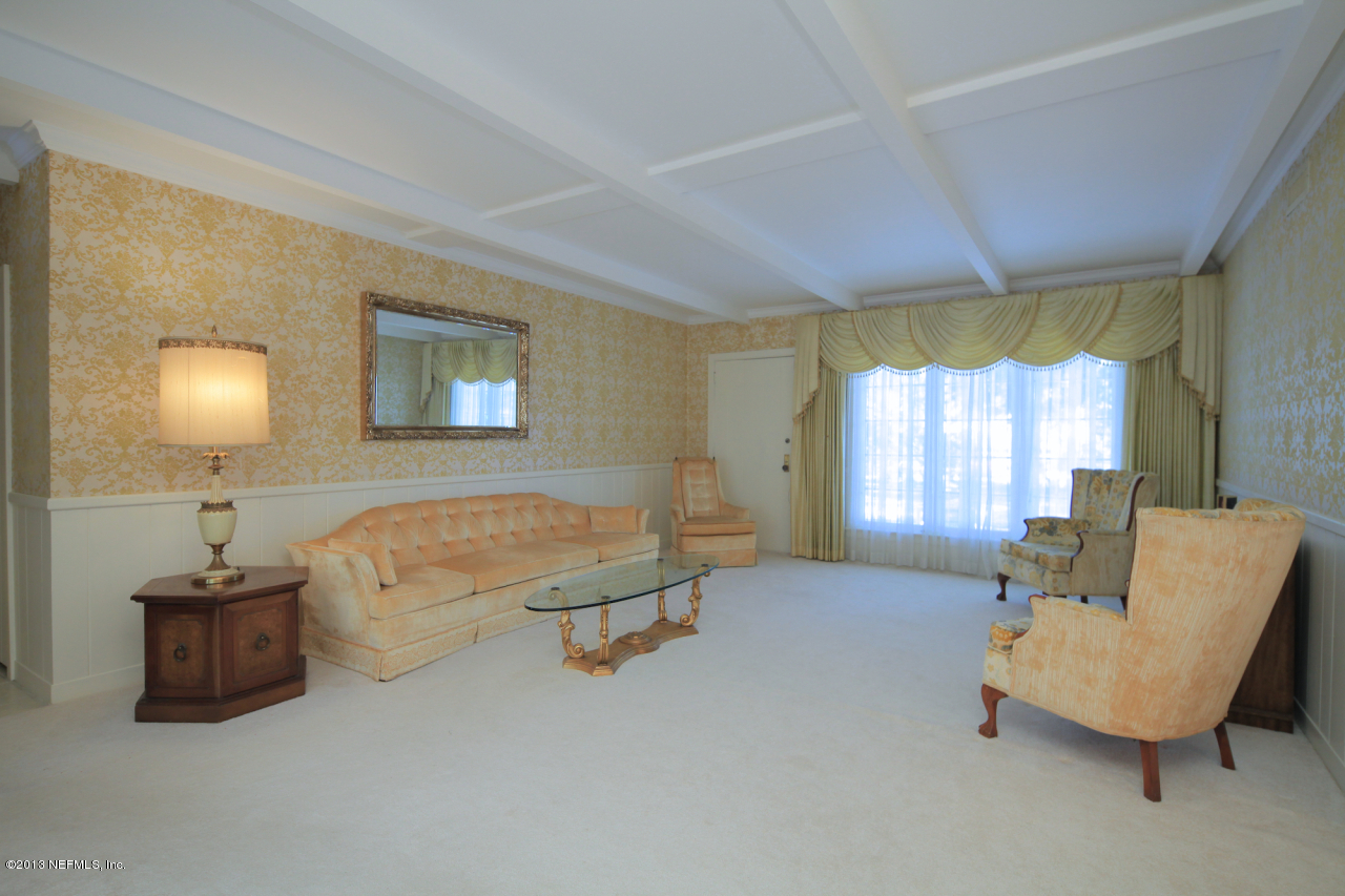 1435 Glengarry Road Jacksonville, FL 32207 - Photo 6 of 25 a spacious bedroom with a bed and a couch