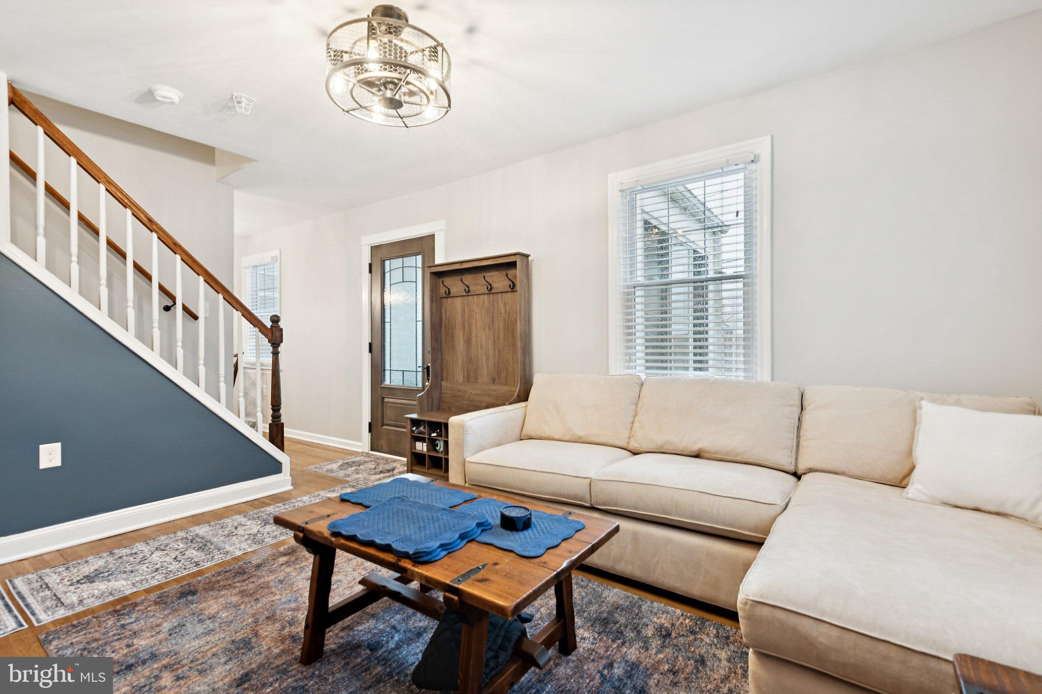 805 Spa Road Annapolis, MD 21401 - Photo 4 of 25 Inviting living space with charm.