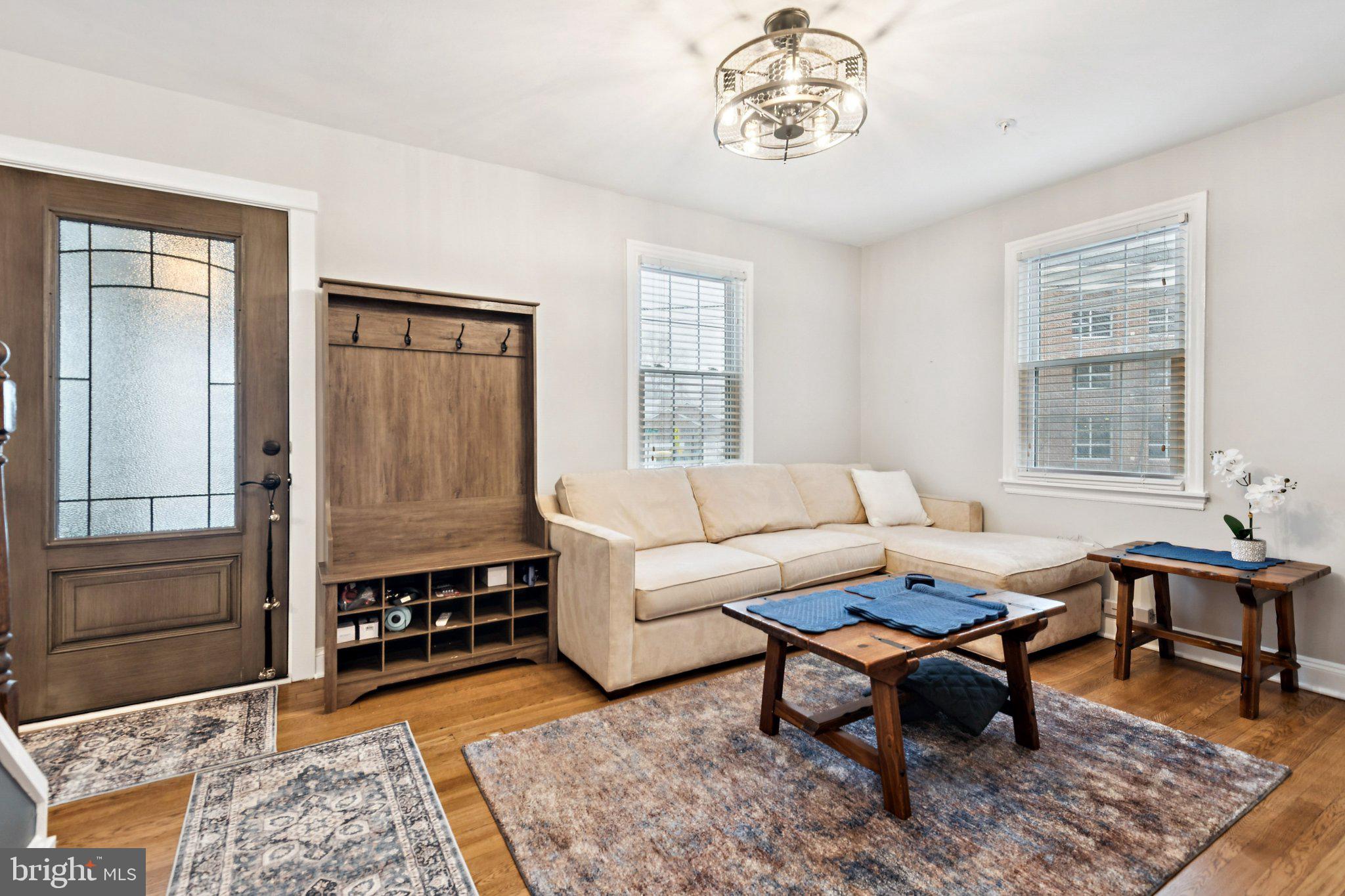 805 Spa Road Annapolis, MD 21401 - Photo 5 of 25 Inviting entryway with cozy charm.