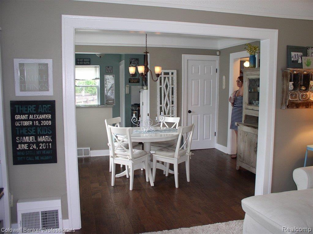 3141 Cumberland Road Berkley, MI 48072 - Photo 9 of 25 Hardwood Floors