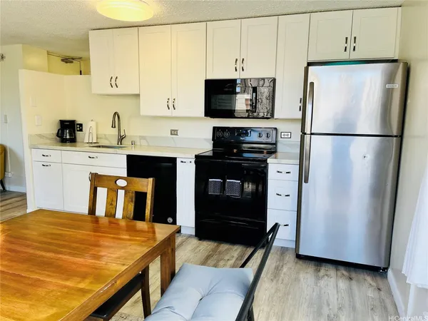 $2,400 | 2421 Tusitala Street, Unit 601, Honolulu, HI 96815