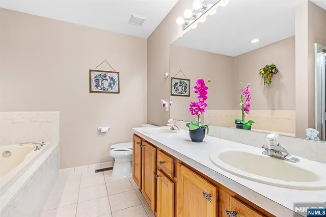 $499,900 | 124 Ridge Drive, Pompton Lakes, NJ 07442