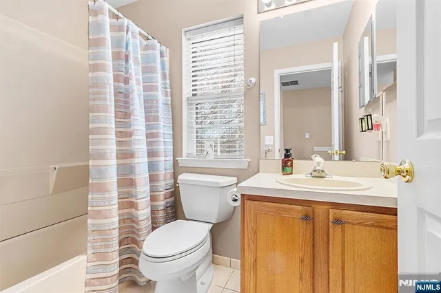 $499,900 | 124 Ridge Drive, Pompton Lakes, NJ 07442