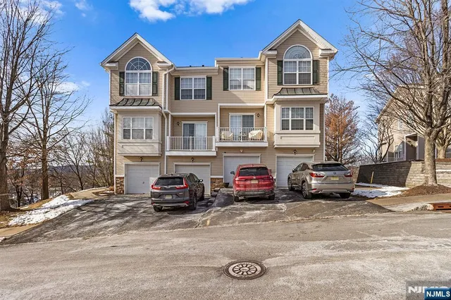 $499,900 | 124 Ridge Drive, Pompton Lakes, NJ 07442