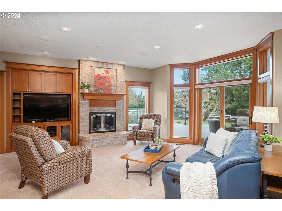 16321 Southwest Bell Road Sherwood, OR 97140 - Photo 13 of 48 Living Room