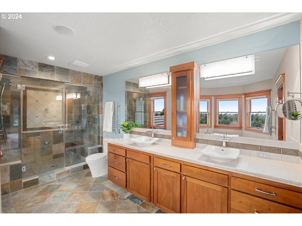 16321 Southwest Bell Road Sherwood, OR 97140 - Photo 25 of 48 Bathroom