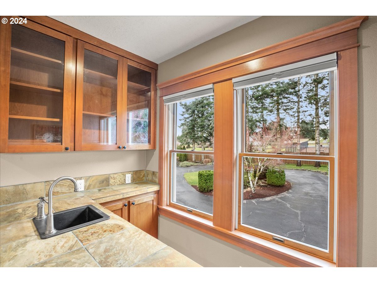 16321 Southwest Bell Road Sherwood, OR 97140 - Photo 29 of 48 Wet Bar