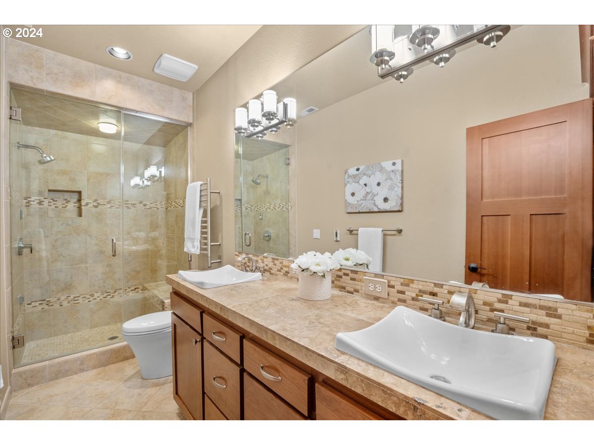 16321 Southwest Bell Road Sherwood, OR 97140 - Photo 30 of 48 Bathroom