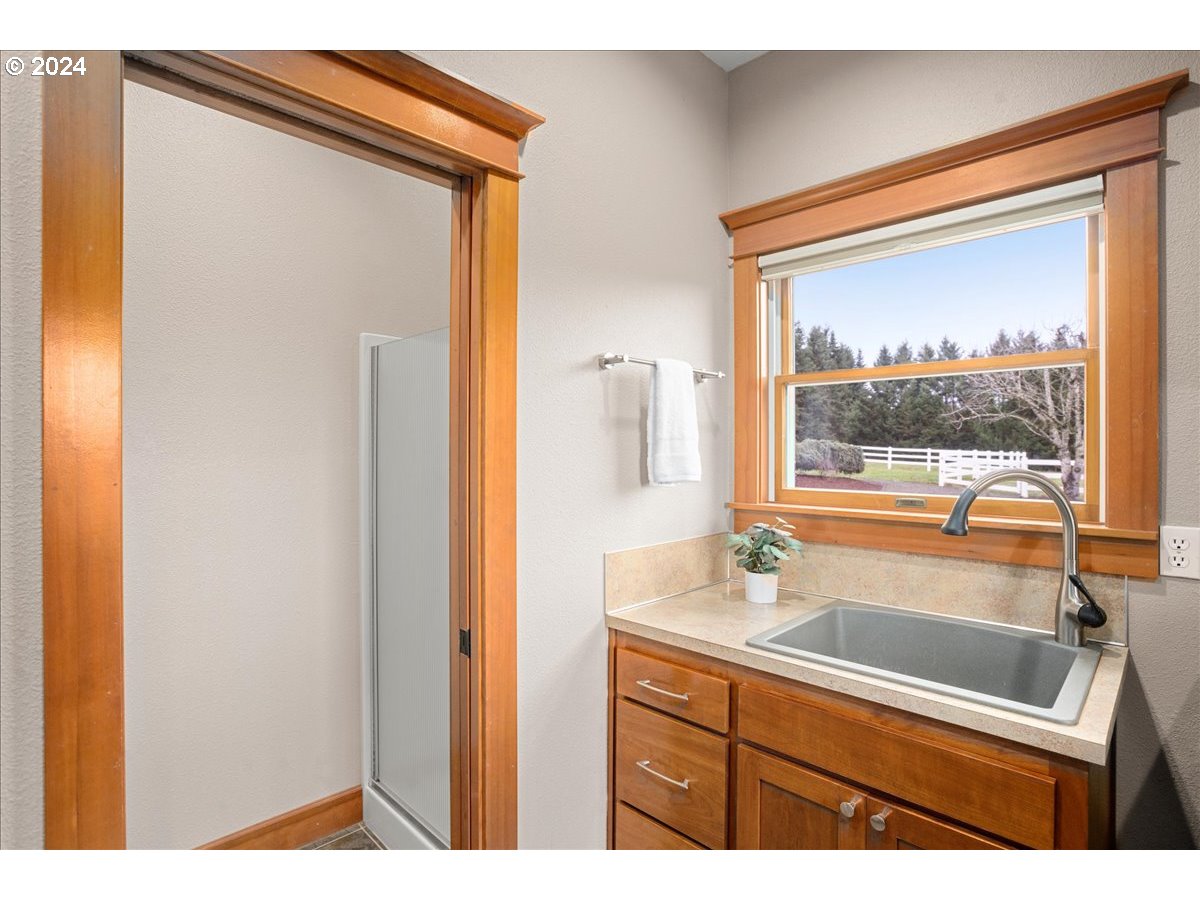 16321 Southwest Bell Road Sherwood, OR 97140 - Photo 35 of 48 Mud Room