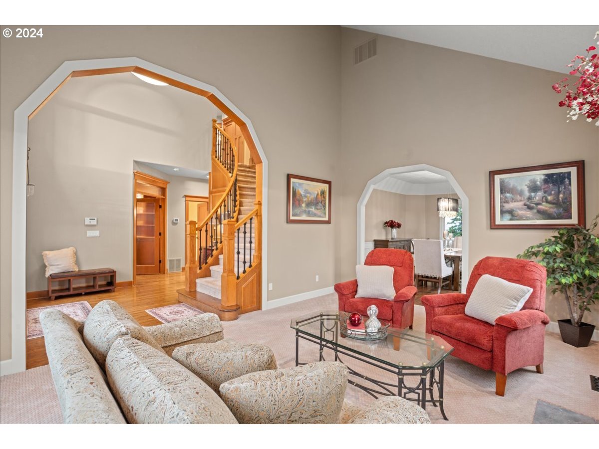16321 Southwest Bell Road Sherwood, OR 97140 - Photo 10 of 48 Family Room