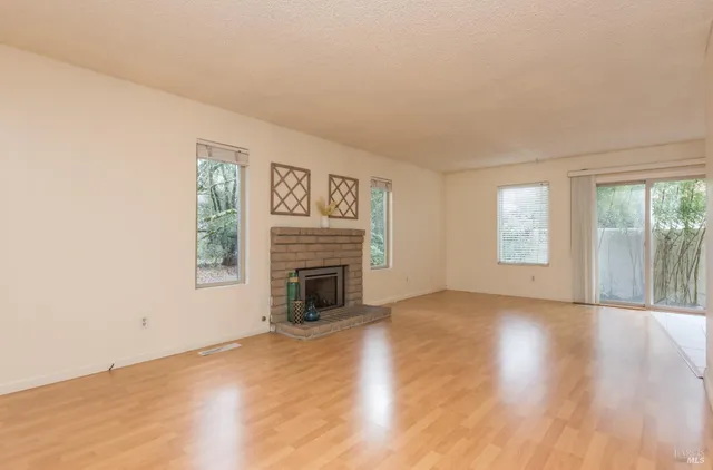 $579,000 | 908 Shady Oak Drive, Santa Rosa, CA 95404