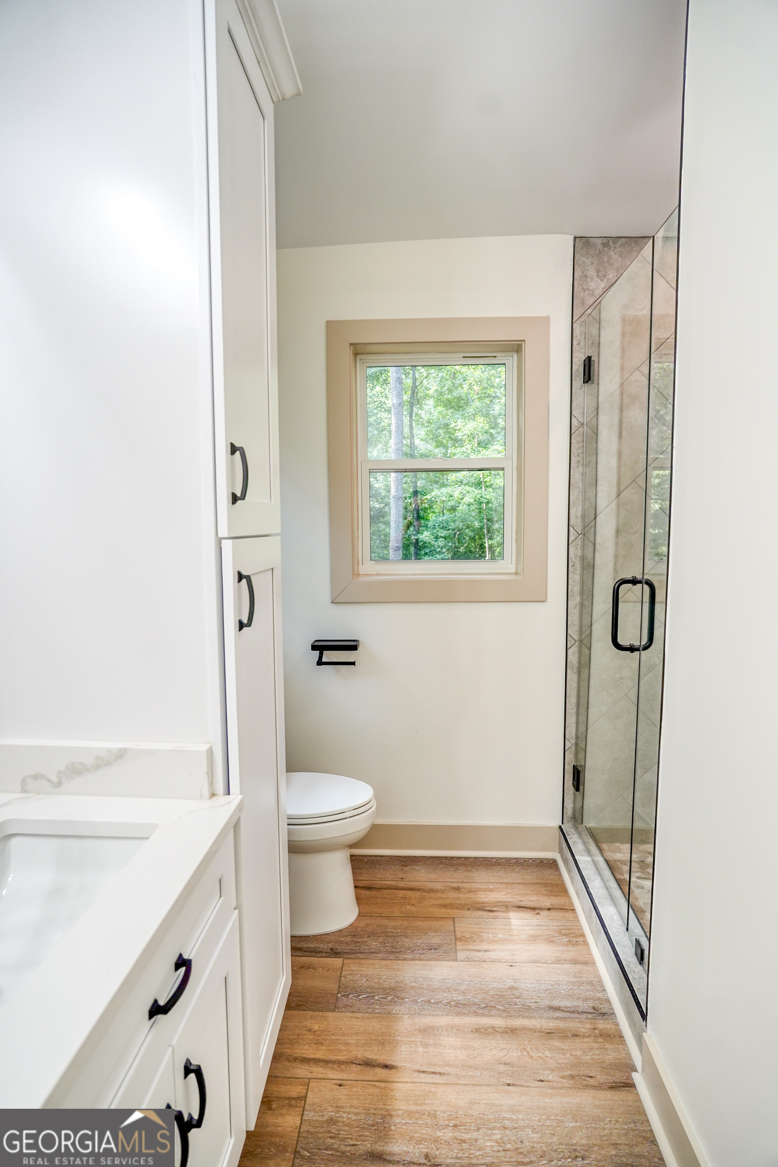 440 Palmetto Road Tyrone, GA 30290 - Photo 18 of 32 a bathroom with a toilet a sink and a bathtub