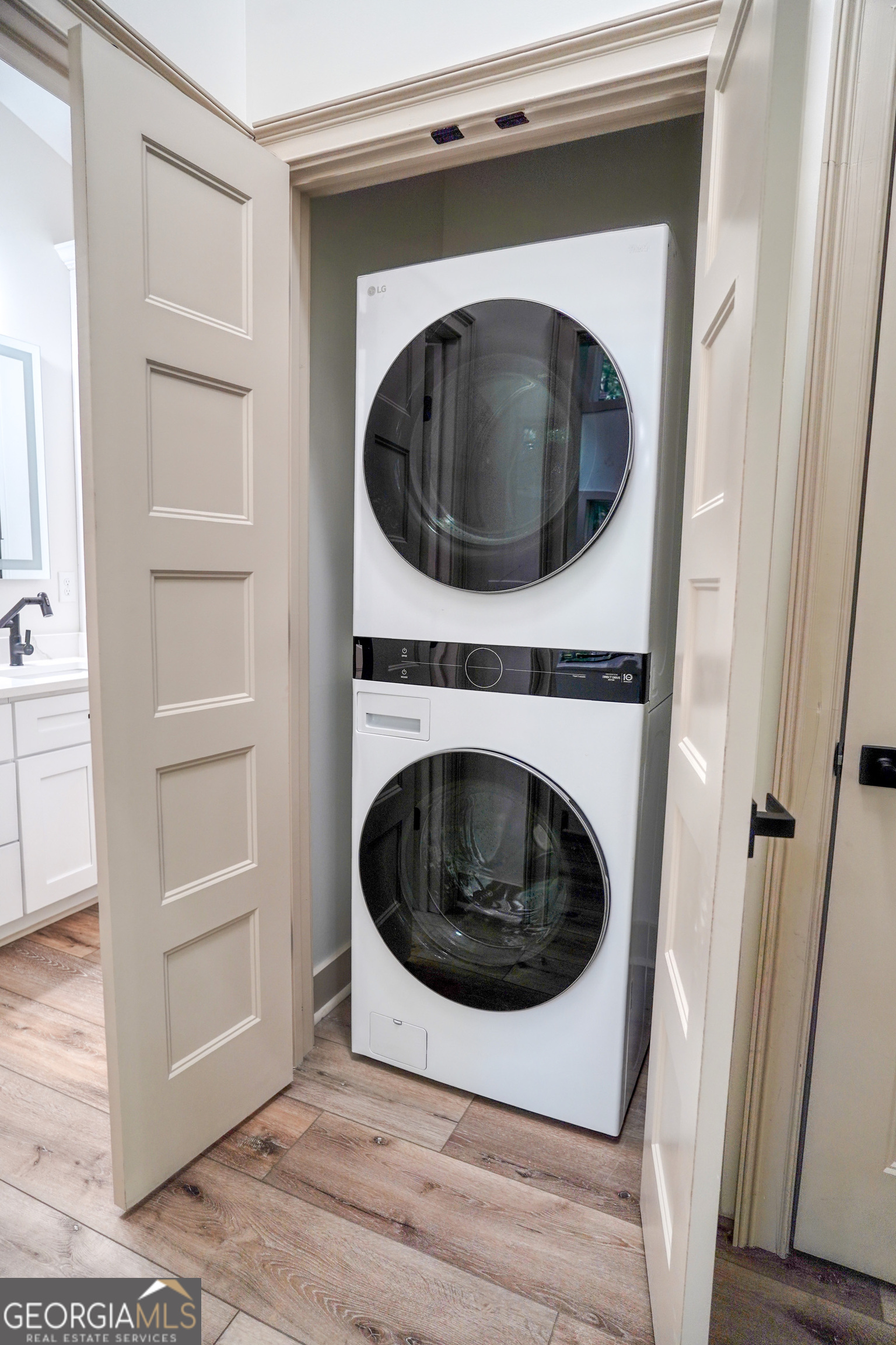 440 Palmetto Road Tyrone, GA 30290 - Photo 21 of 32 a utility room with washing machine