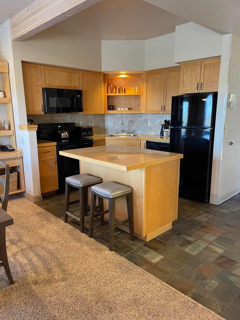 1830 Redtail Hawk Drive, Unit RV59E Redmond, OR 97756 - Photo 6 of 34 1830 Redtail RV59J 6