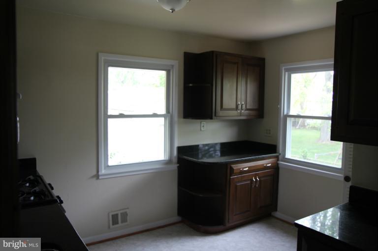 7406 Stinson Road Alexandria, VA 22306 - Photo 1 of 21 Kitchen