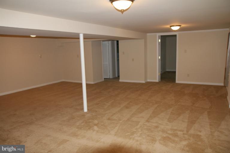 7406 Stinson Road Alexandria, VA 22306 - Photo 2 of 21 Family Room