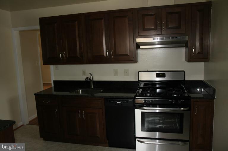 7406 Stinson Road Alexandria, VA 22306 - Photo 6 of 21 Kitchen
