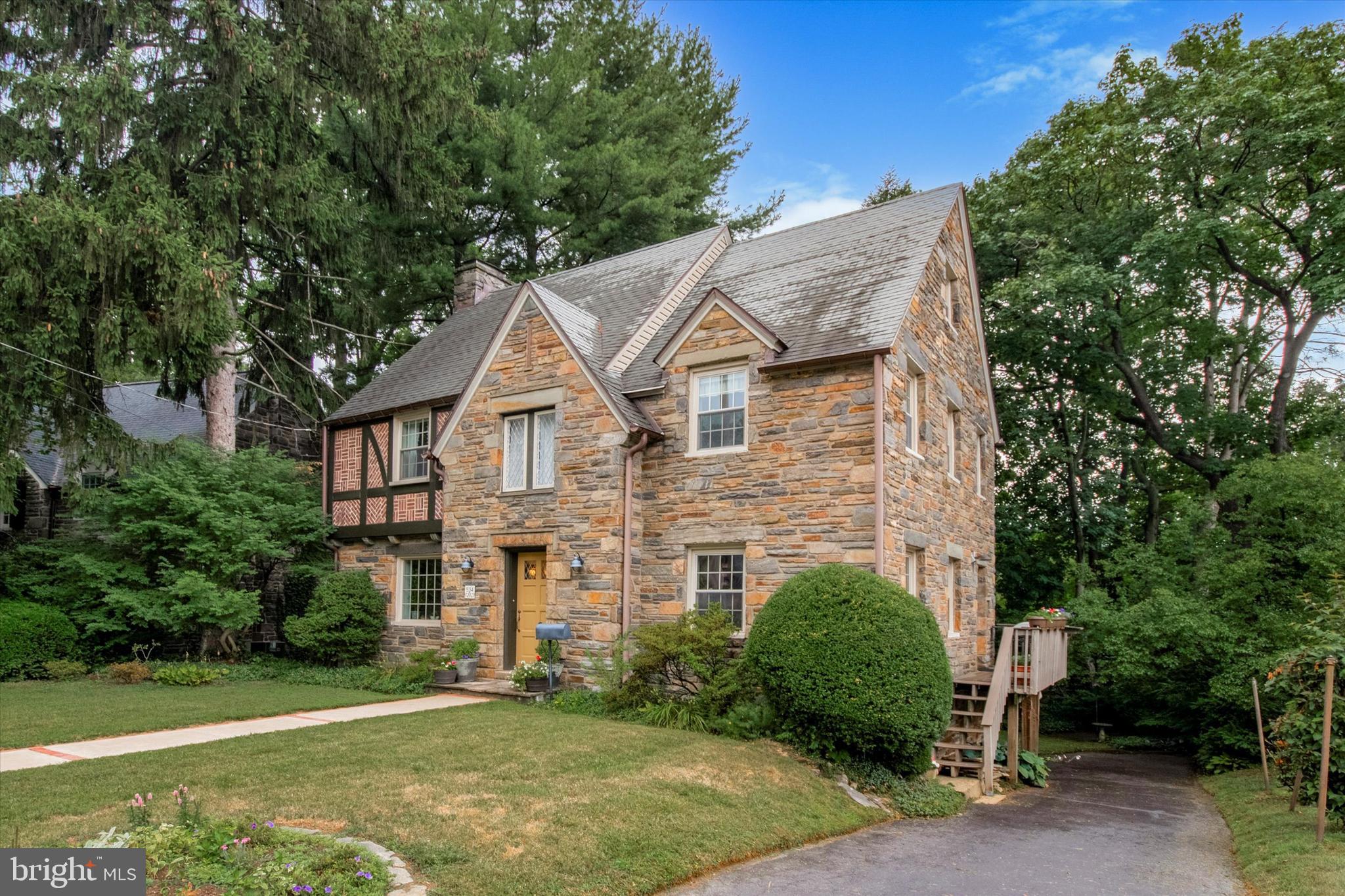 534 Brookview Lane Havertown, PA 19083 - Photo 2 of 43