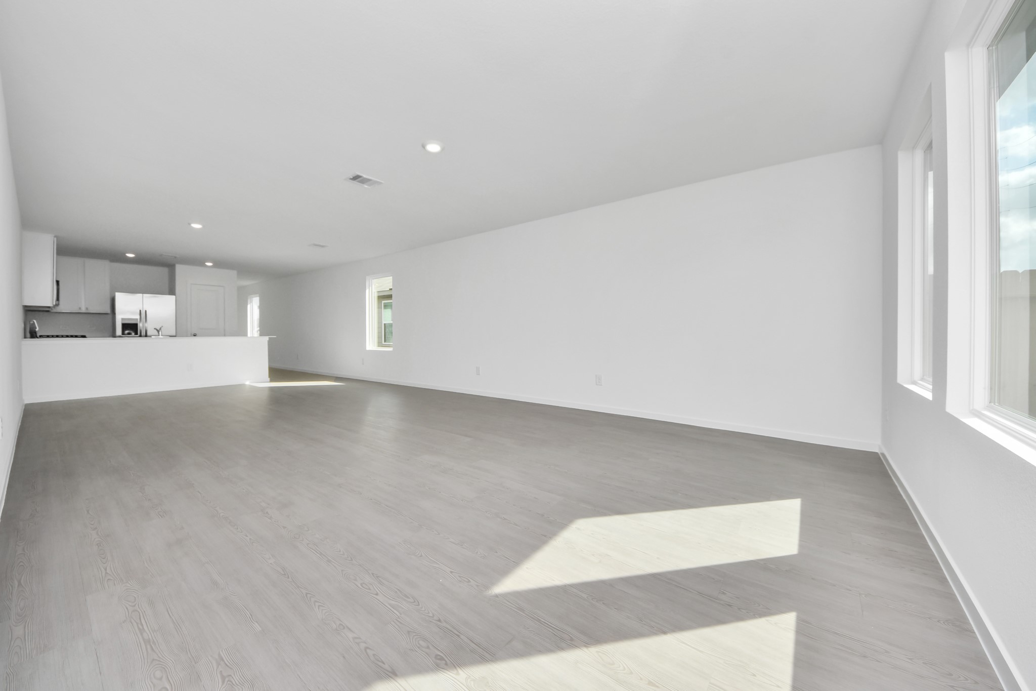 29643 Knollwood Bay Road Waller, TX 77484 - Photo 17 of 35 Pleanty of natural light