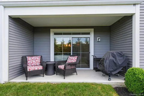 $1,225,000 | 21 Seasons Way, Dix Hills, NY 11746
