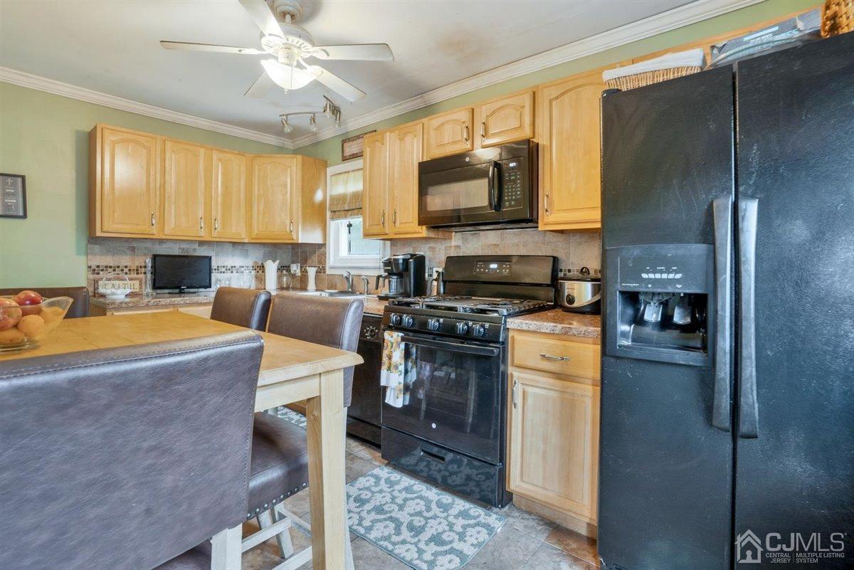 6 Tuthill Road New Brunswick, NJ 08901 - Photo 11 of 29