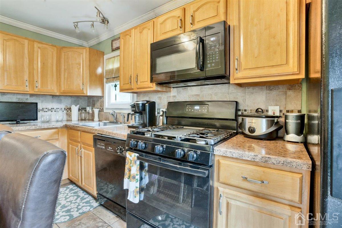 6 Tuthill Road New Brunswick, NJ 08901 - Photo 12 of 29