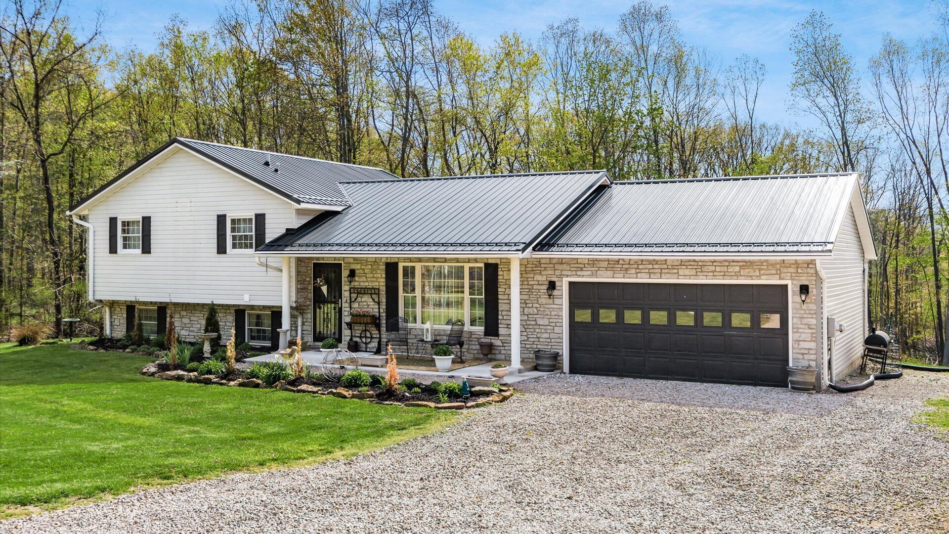 11585 Palmer Road Mount Perry, OH 43760 - Photo 2 of 33 03-11585 Palmer Rd087-2