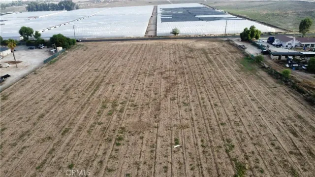 a view of a backyard of the house