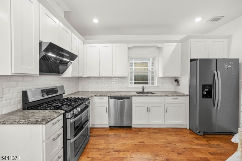 120 Fulton Street Elizabeth Port, NJ 07206 - Photo 10 of 29