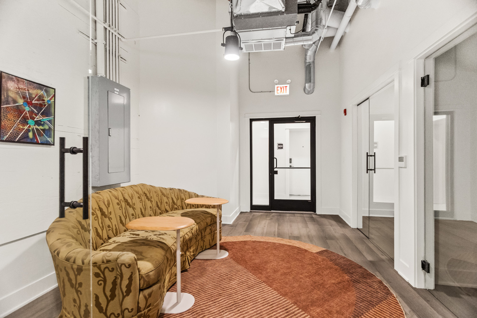 1453 Maple Avenue, Unit B06 Evanston, IL 60201 - Photo 11 of 16 a living room with furniture and a rug