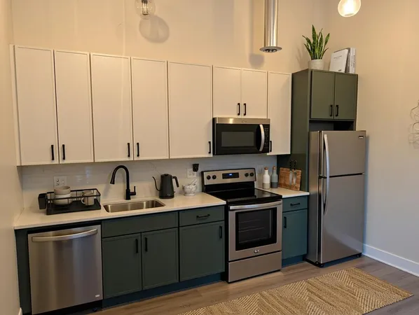 $2,599 | 1453 Maple Avenue, Unit B06, Evanston, IL 60201