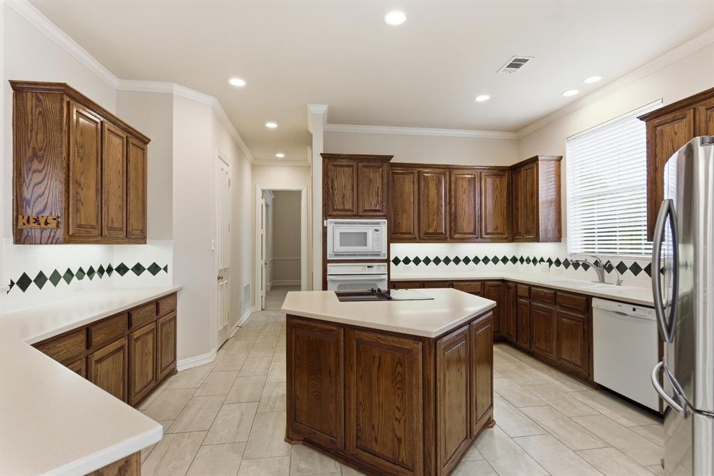 4553 Meadow Ridge Drive Plano, TX 75093 - Photo 19 of 40