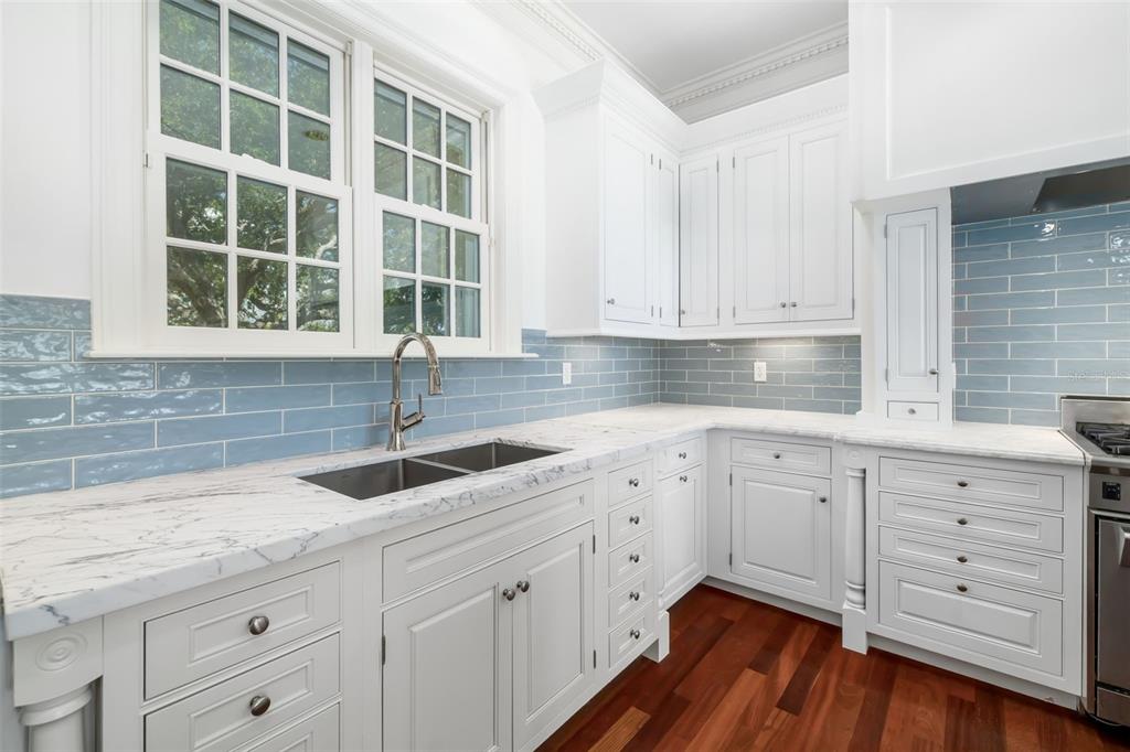 8585 Midnight Pass Road Sarasota, FL 34242 - Photo 38 of 93