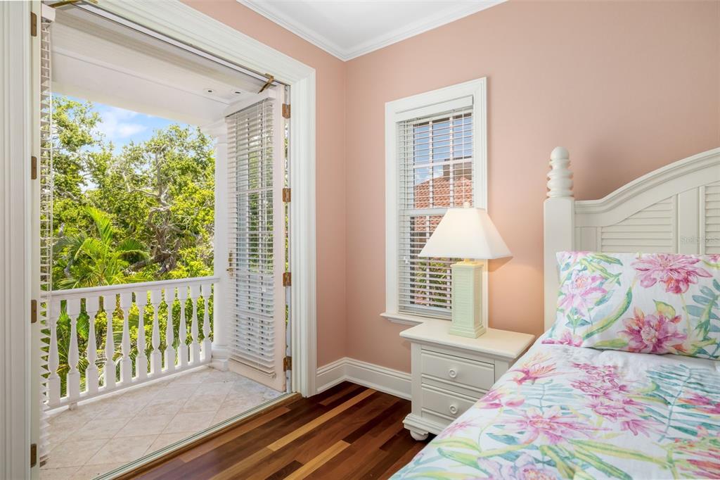 8585 Midnight Pass Road Sarasota, FL 34242 - Photo 58 of 93