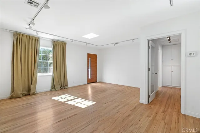 $6,500 | 17329 Burbank Boulevard, Encino, CA 91316