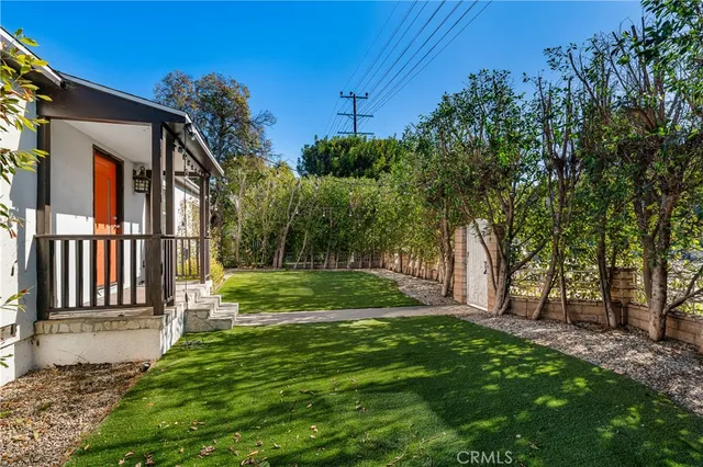 $6,500 | 17329 Burbank Boulevard, Encino, CA 91316