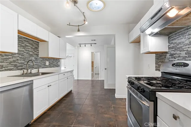 $6,500 | 17329 Burbank Boulevard, Encino, CA 91316