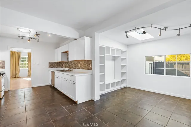 $6,500 | 17329 Burbank Boulevard, Encino, CA 91316